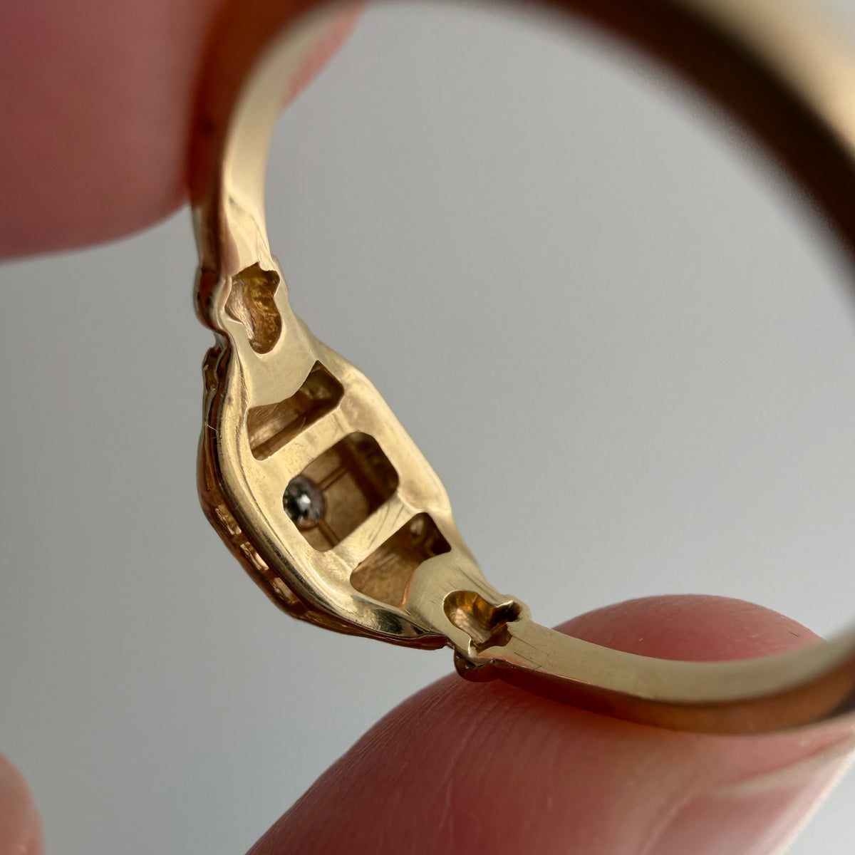 A N T I Q U E // made it this far / two tone 14k and diamond worn solitaire / size 6.5