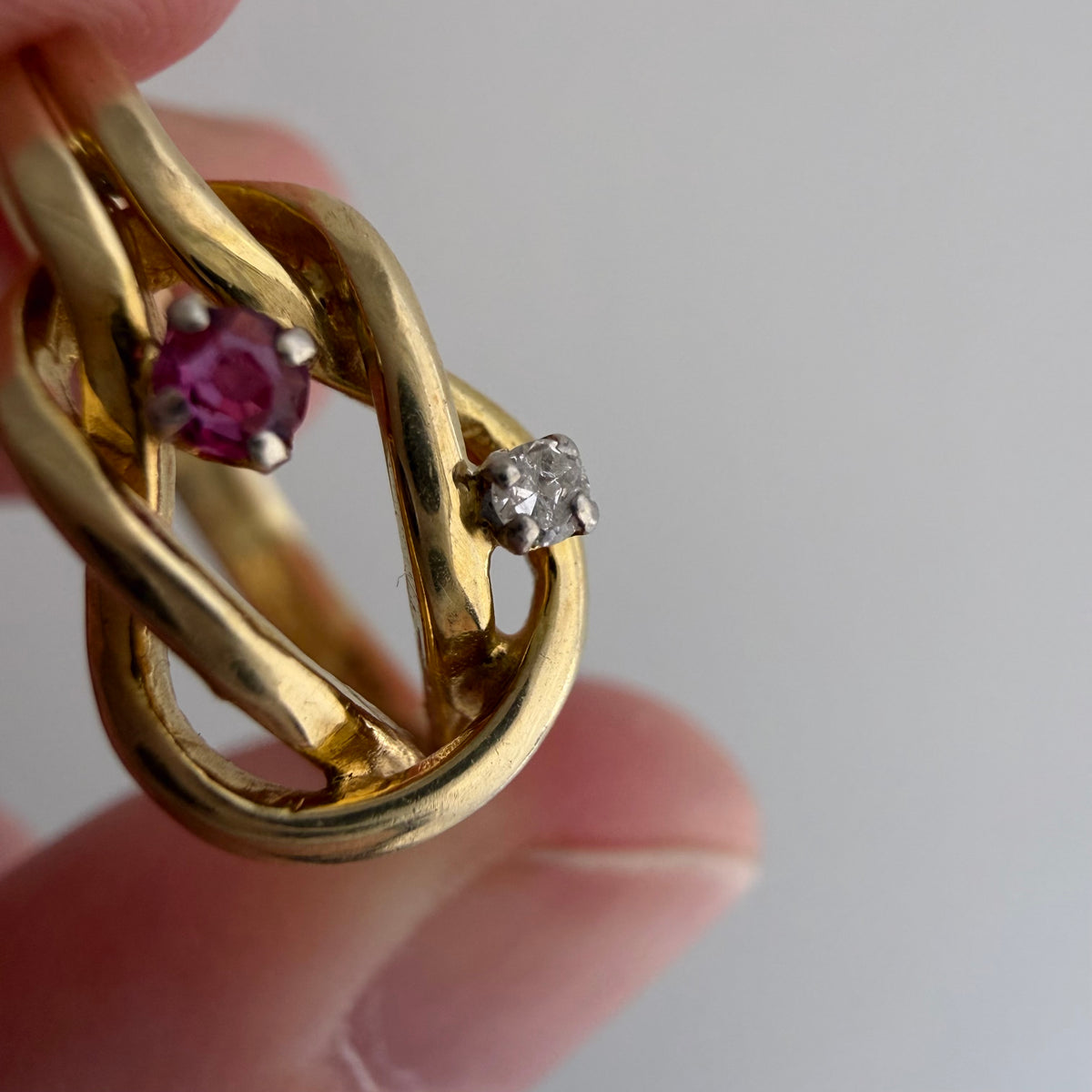 V I N T A G E // linked up / 14k knot ring with diamond and ruby / size 5.75