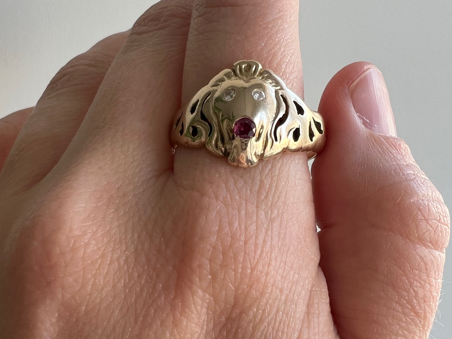 A N T I Q U E // aging roar / 10k yellow gold with ruby and diamond / size 11