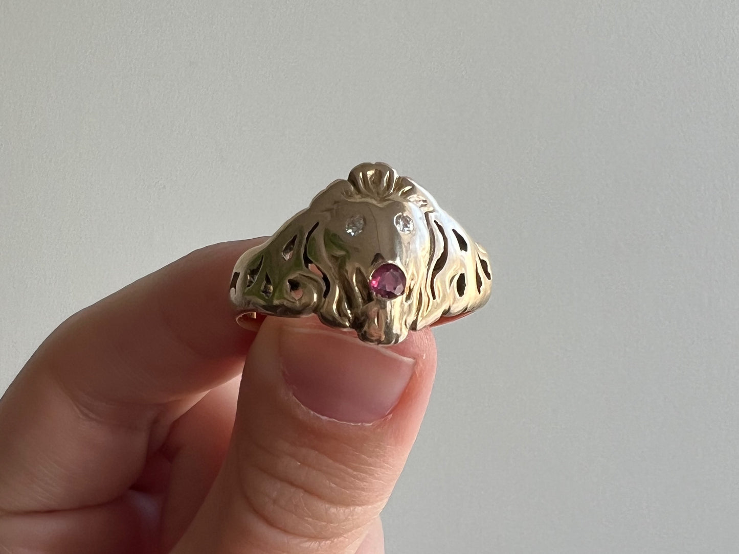 A N T I Q U E // aging roar / 10k yellow gold with ruby and diamond / size 11