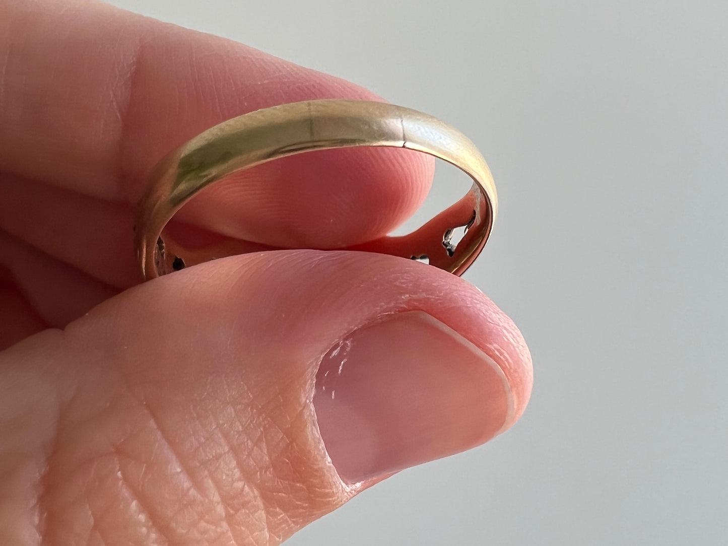 A N T I Q U E // aging roar / 10k yellow gold with ruby and diamond / size 11