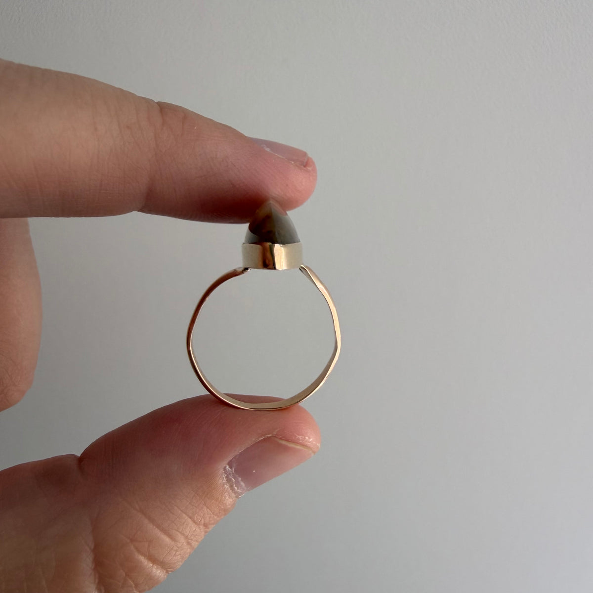 A N T I Q U E // as above, so below / 10k and agate Edwardian ridged navette solitaire / size 5.5