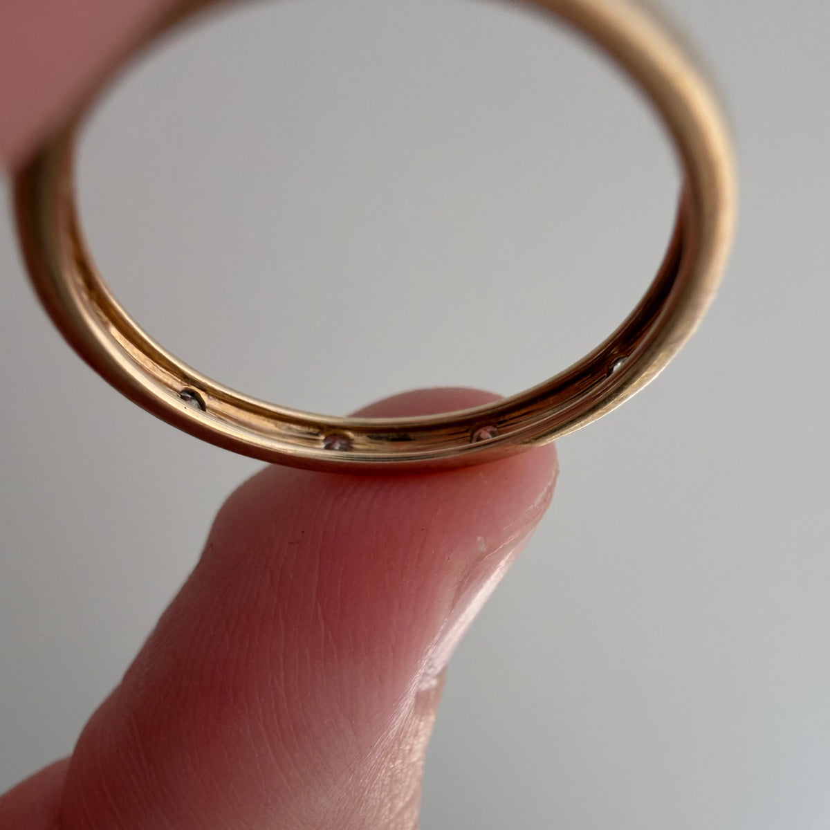 E S T A T E // five in a row / 10k and five diamond half eternity skinny stacking band / size 7