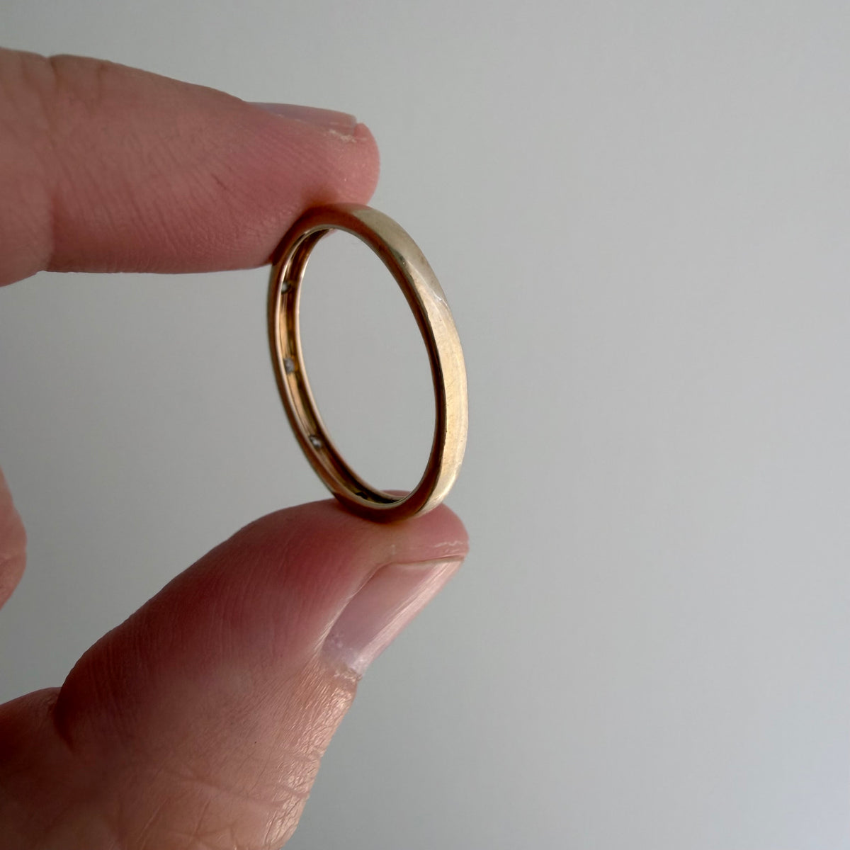 E S T A T E // five in a row / 10k and five diamond half eternity skinny stacking band / size 7
