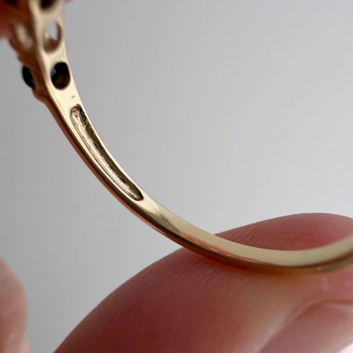 V I N T A G E // diverse blues / 10k half eternity band with topaz and diamonds / size 7.25