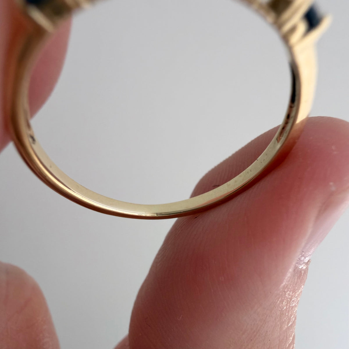 V I N T A G E // diverse blues / 10k half eternity band with topaz and diamonds / size 7.25