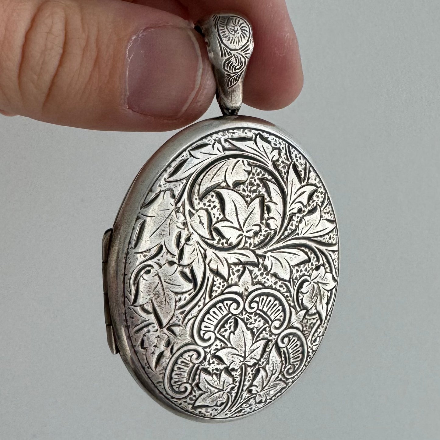 TPT V I N T A G E // 1980s does 1890s / sterling silver victorian revival huge ivy locket / a pendant