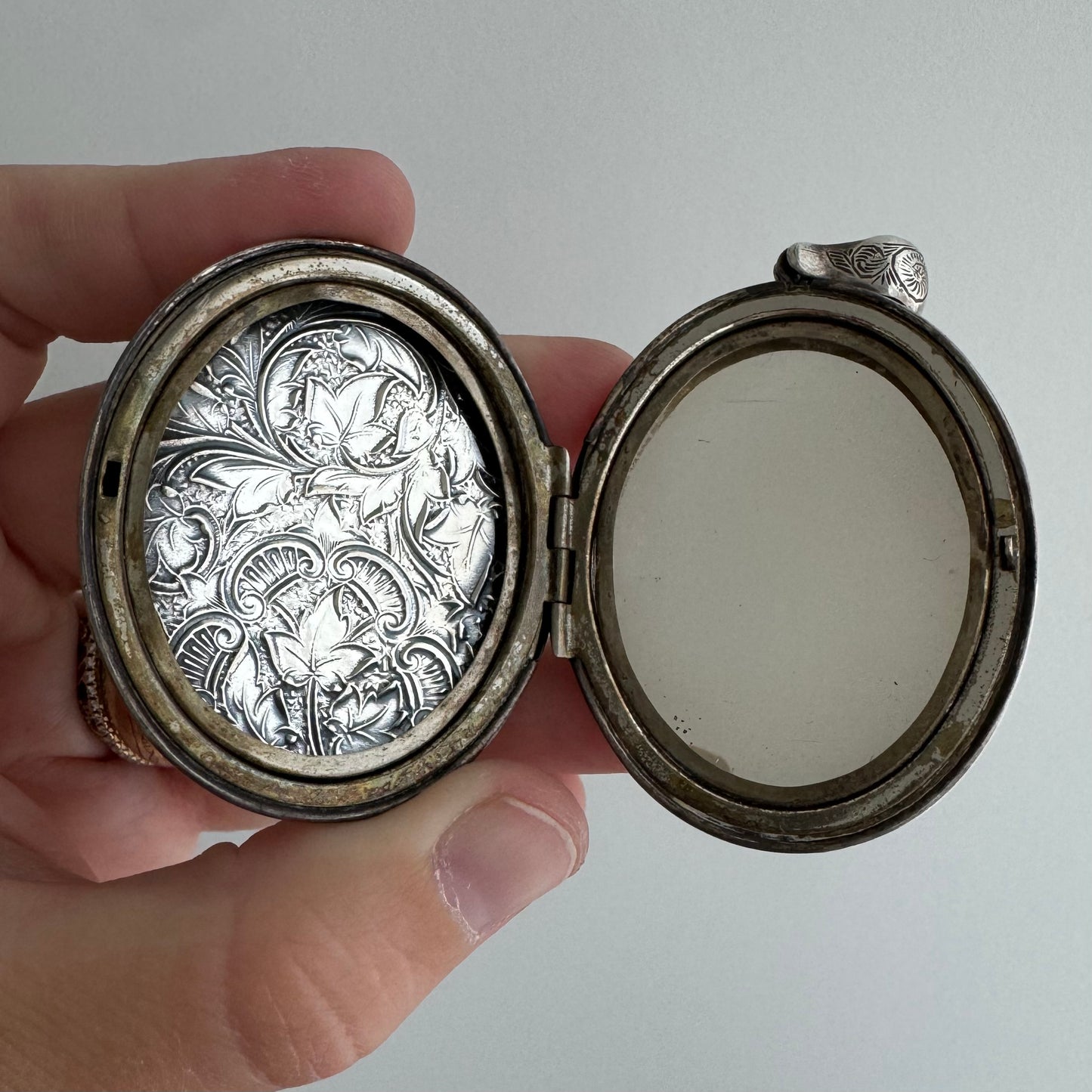 TPT V I N T A G E // 1980s does 1890s / sterling silver victorian revival huge ivy locket / a pendant