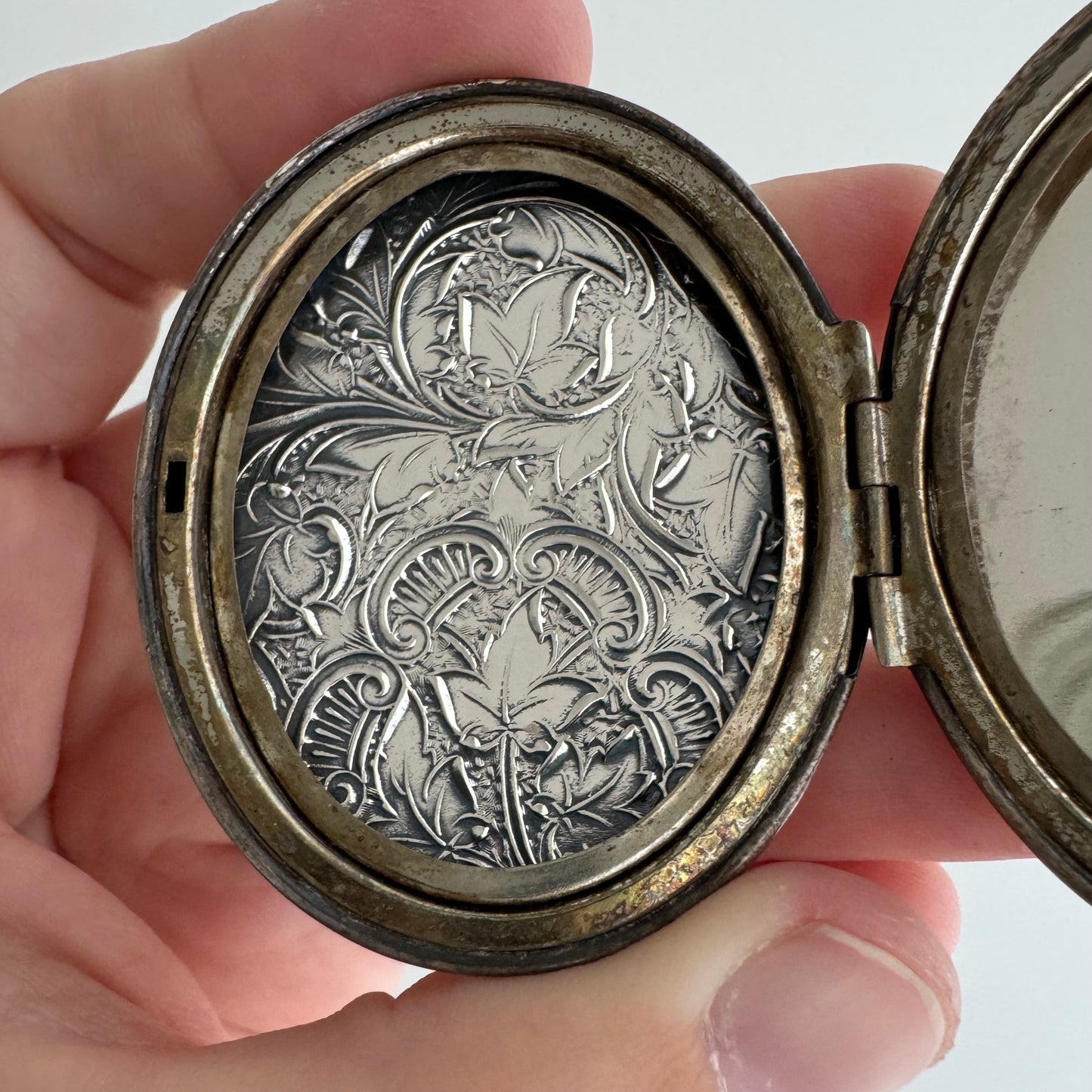 TPT V I N T A G E // 1980s does 1890s / sterling silver victorian revival huge ivy locket / a pendant