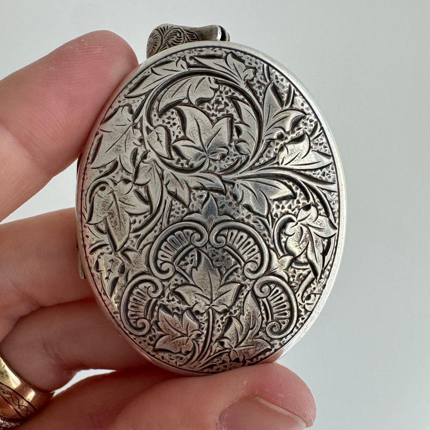 TPT V I N T A G E // 1980s does 1890s / sterling silver victorian revival huge ivy locket / a pendant