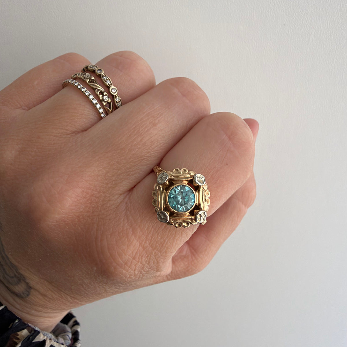 V I N T A G E // retro garden / retro 1940s bicolor 10k + blue topaz floral solitaire ring / size 6.25