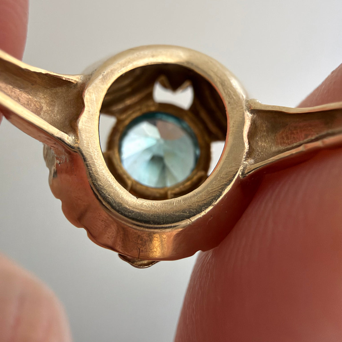 V I N T A G E // retro garden / retro 1940s bicolor 10k + blue topaz floral solitaire ring / size 6.25