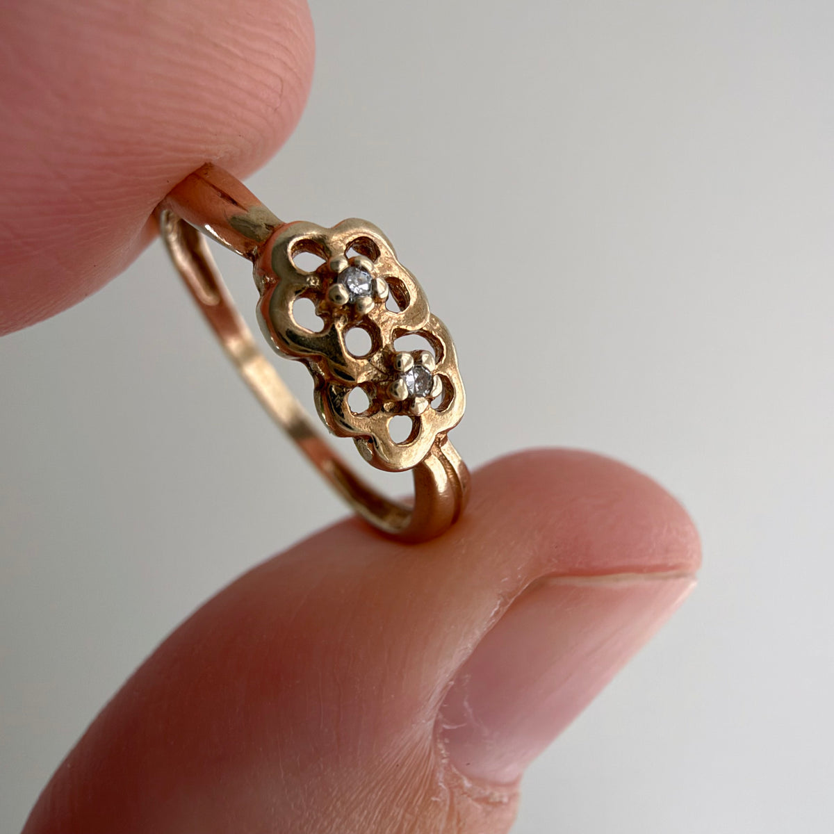 V I N T A G E // tois et mois forget me nots / 10k and diamond child or pinky ring / size 3+