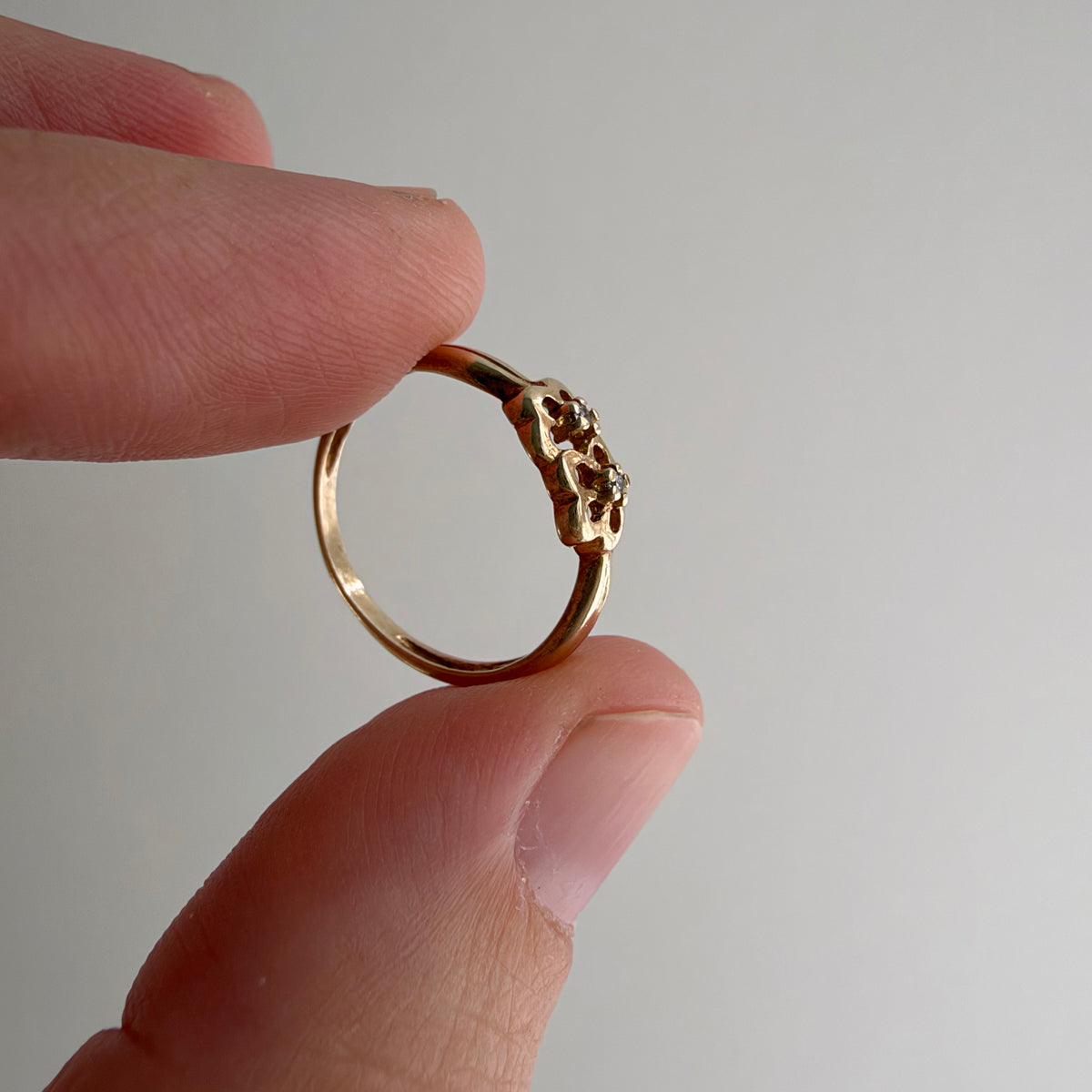 V I N T A G E // tois et mois forget me nots / 10k and diamond child or pinky ring / size 3+