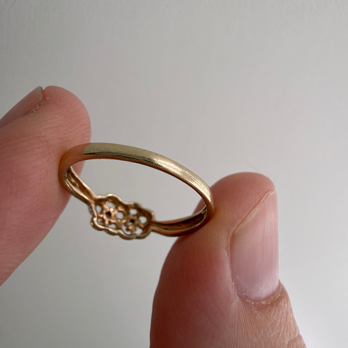 V I N T A G E // tois et mois forget me nots / 10k and diamond child or pinky ring / size 3+