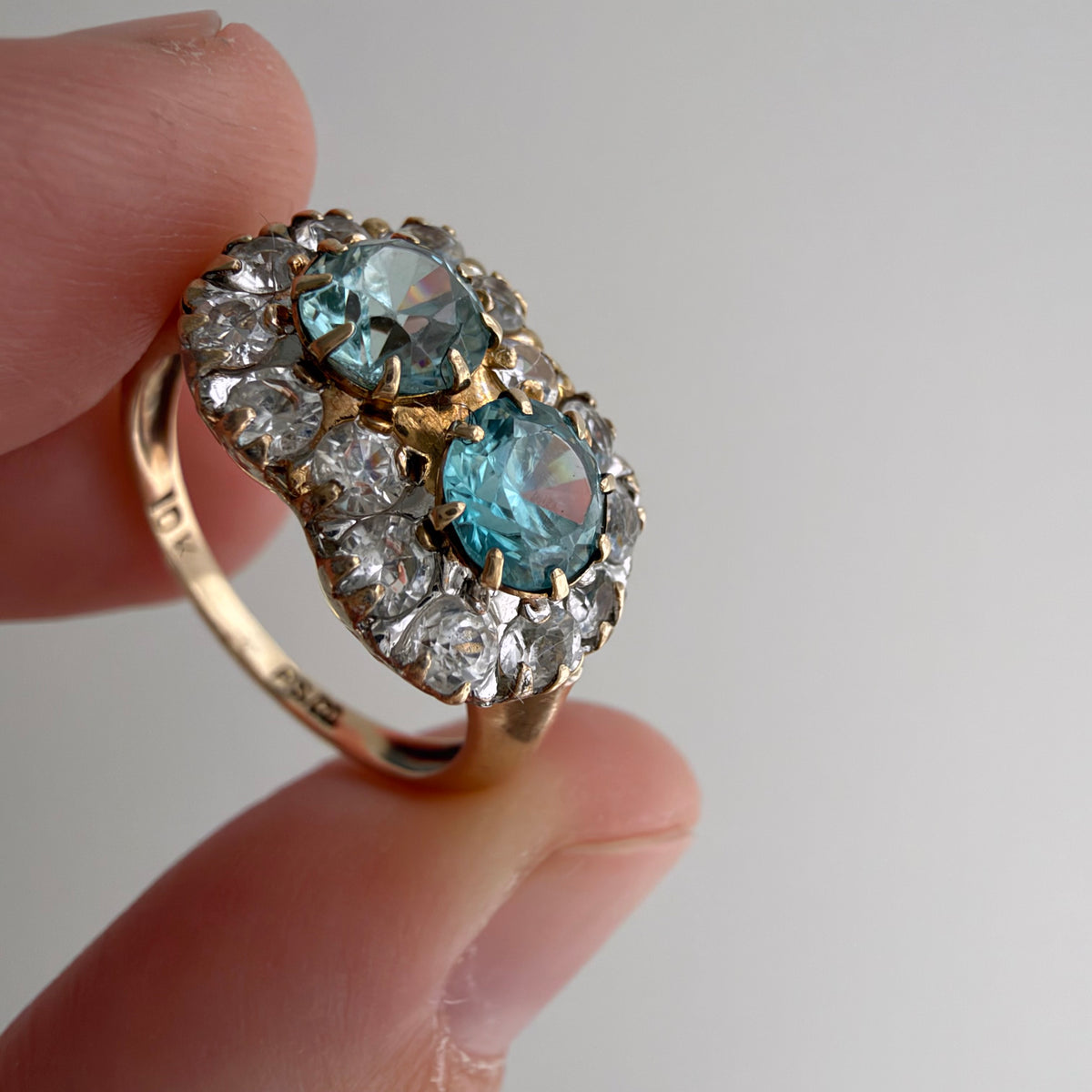 V I N T A G E // tois and mois blooms / 10k + topaz + spinel + one CZ floral ring / size 5.5
