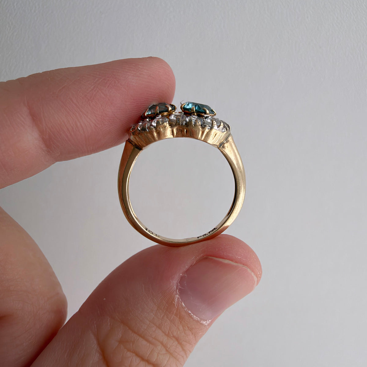 V I N T A G E // tois and mois blooms / 10k + topaz + spinel + one CZ floral ring / size 5.5
