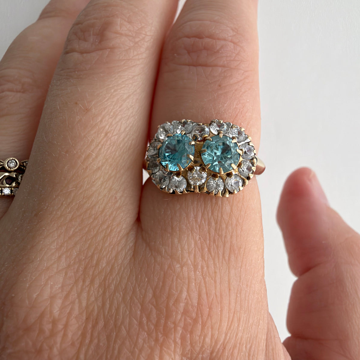 V I N T A G E // tois and mois blooms / 10k + topaz + spinel + one CZ floral ring / size 5.5