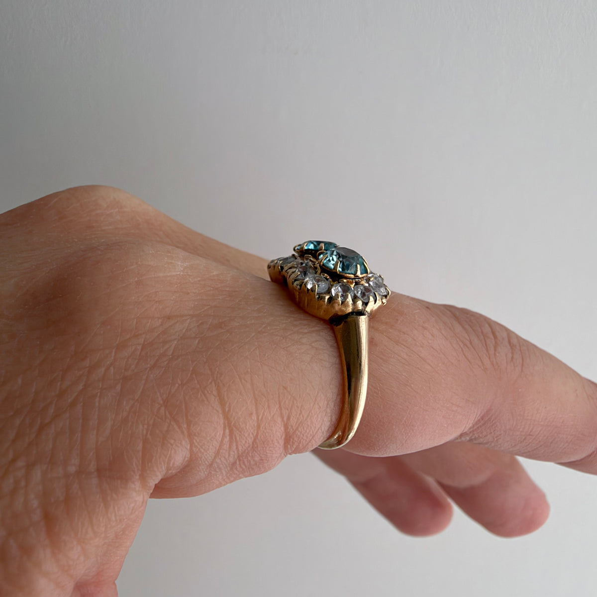 V I N T A G E // tois and mois blooms / 10k + topaz + spinel + one CZ floral ring / size 5.5