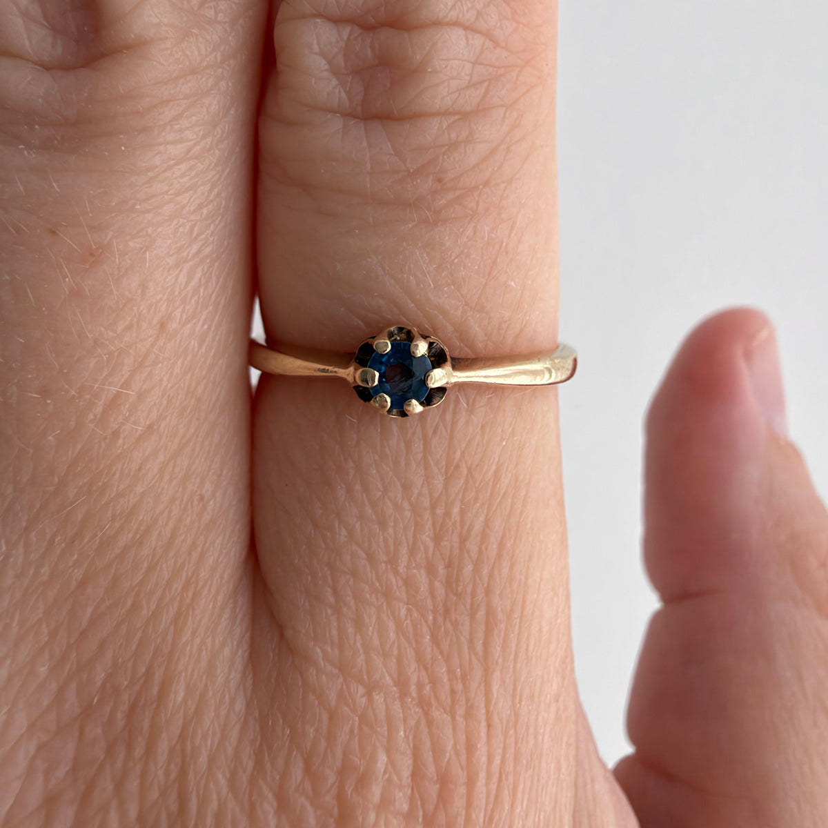 V I N T A G E // good luck buttercup / 10k and blue topaz solitaire ring / size 6.5