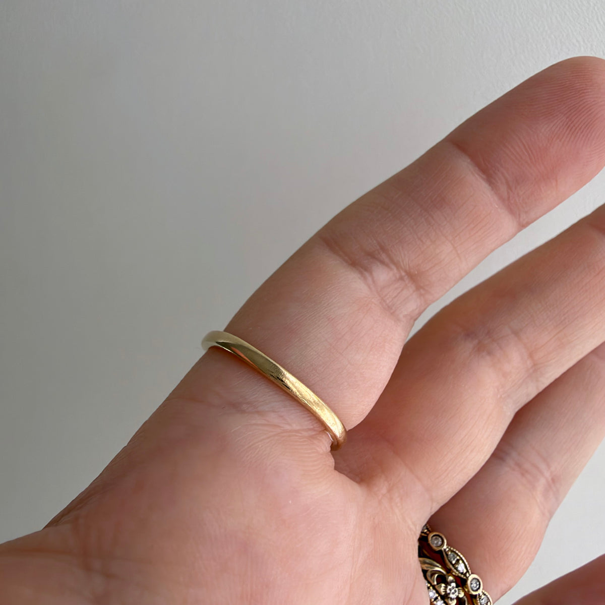 V I N T A G E // good luck buttercup / 10k and blue topaz solitaire ring / size 6.5