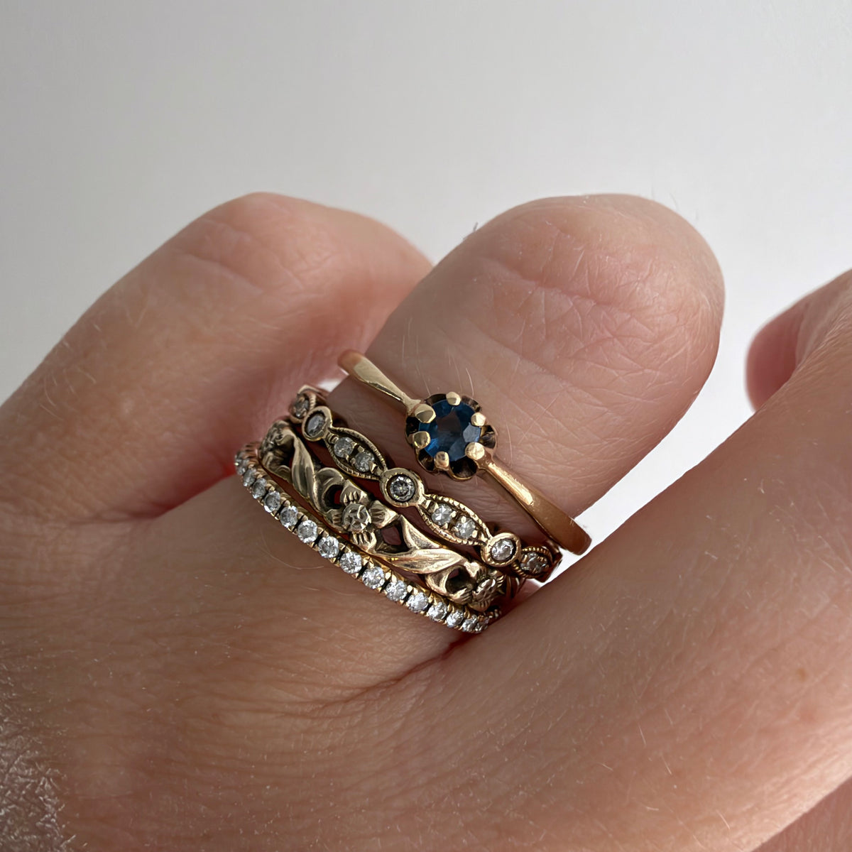 V I N T A G E // good luck buttercup / 10k and blue topaz solitaire ring / size 6.5