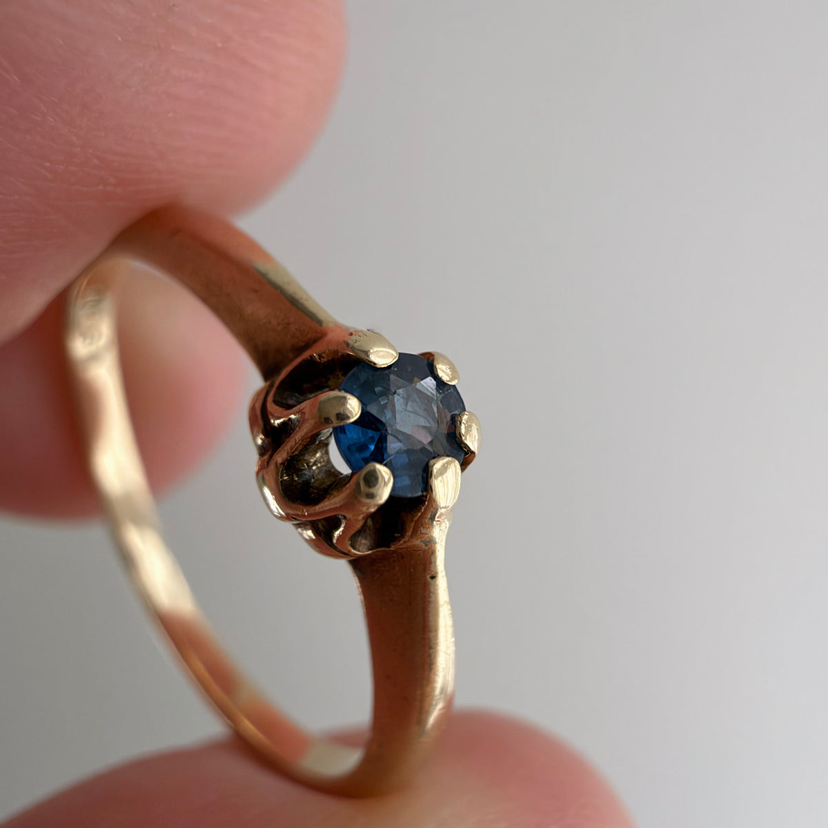 V I N T A G E // good luck buttercup / 10k and blue topaz solitaire ring / size 6.5
