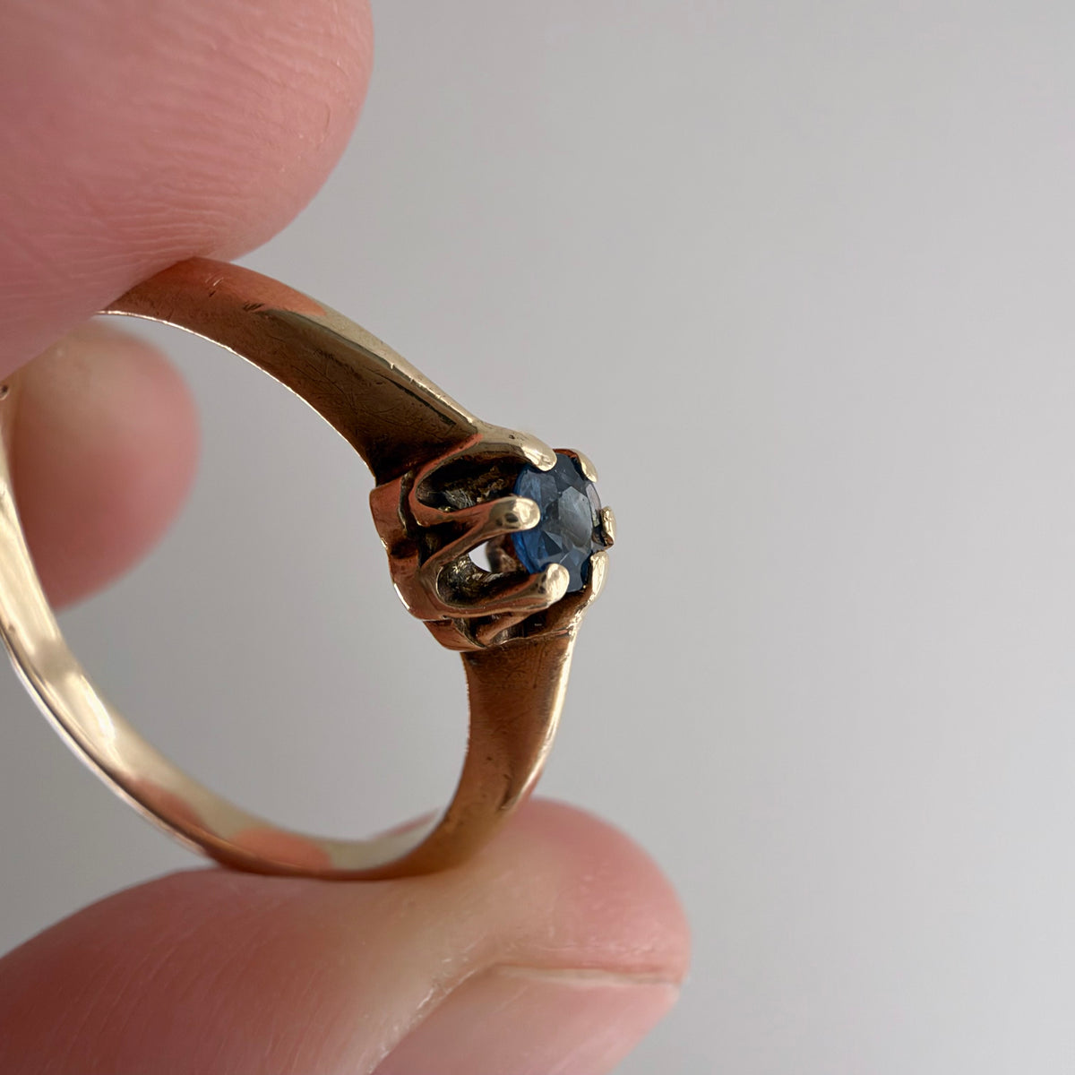 V I N T A G E // good luck buttercup / 10k and blue topaz solitaire ring / size 6.5