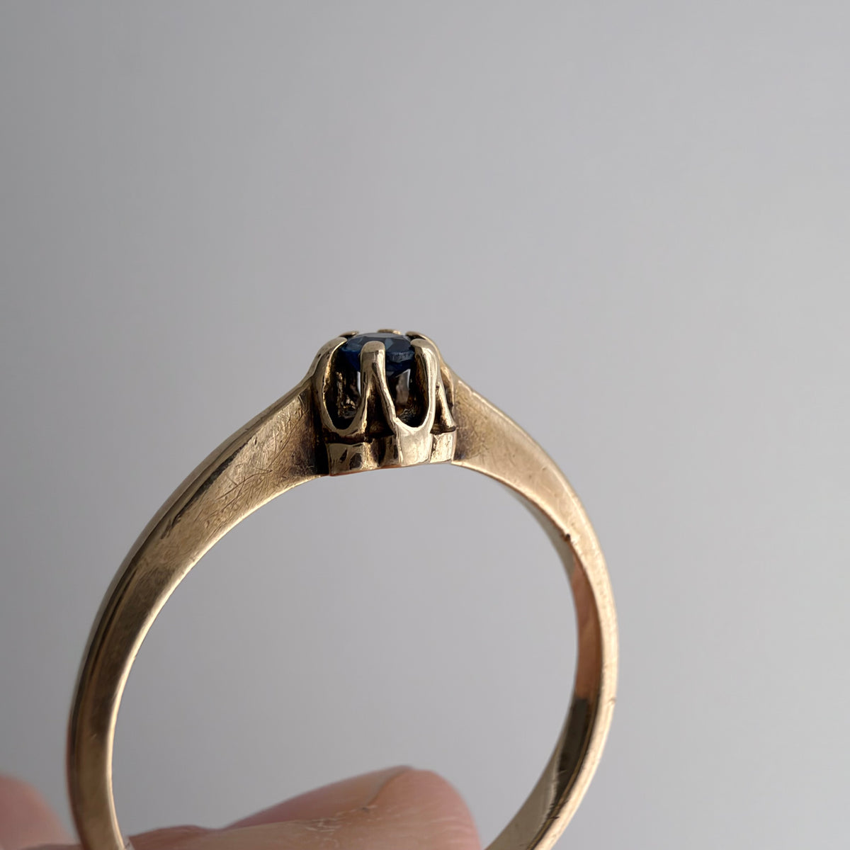 V I N T A G E // good luck buttercup / 10k and blue topaz solitaire ring / size 6.5