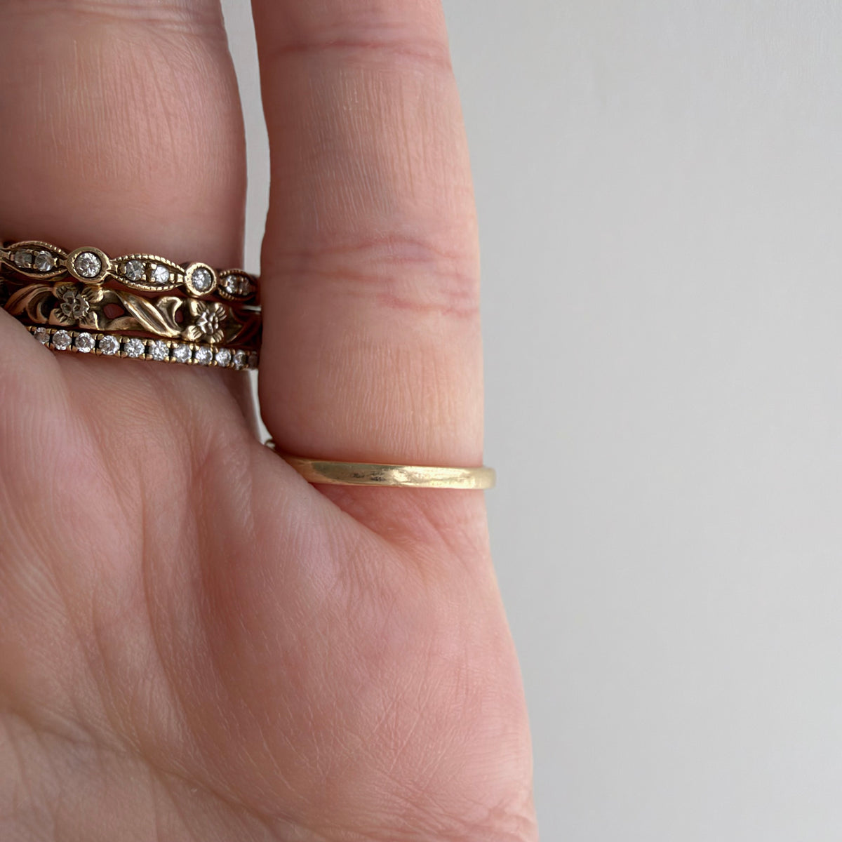 V I N T A G E // nouveau portal / 14k and black enamel swirly nouveau style band / size 3.25