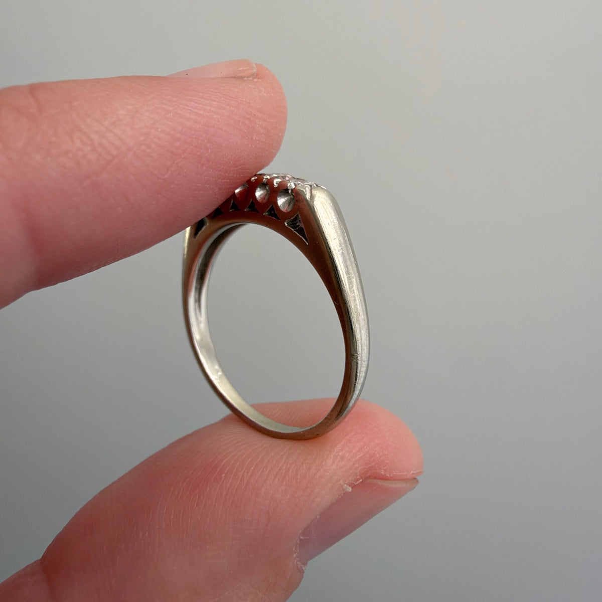 V I N T A G E // mid century sparkle / 14k white gold five diamond band / size 4.75+