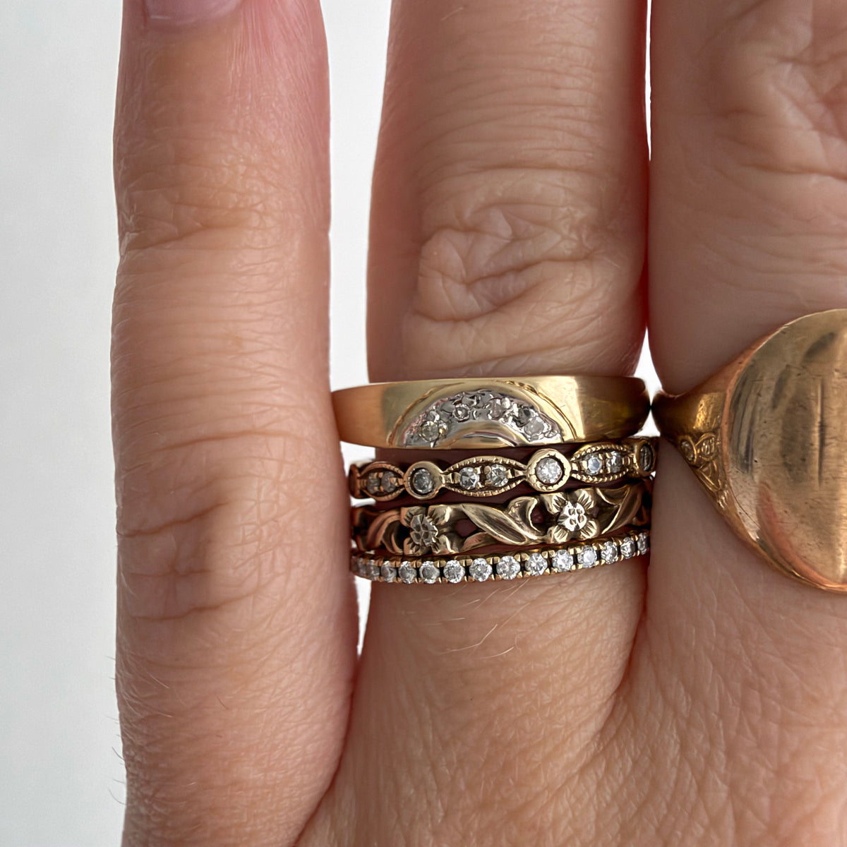 V I N T A G E // messy rainbow / 10k yellow gold and diamond tapered band / size 7+