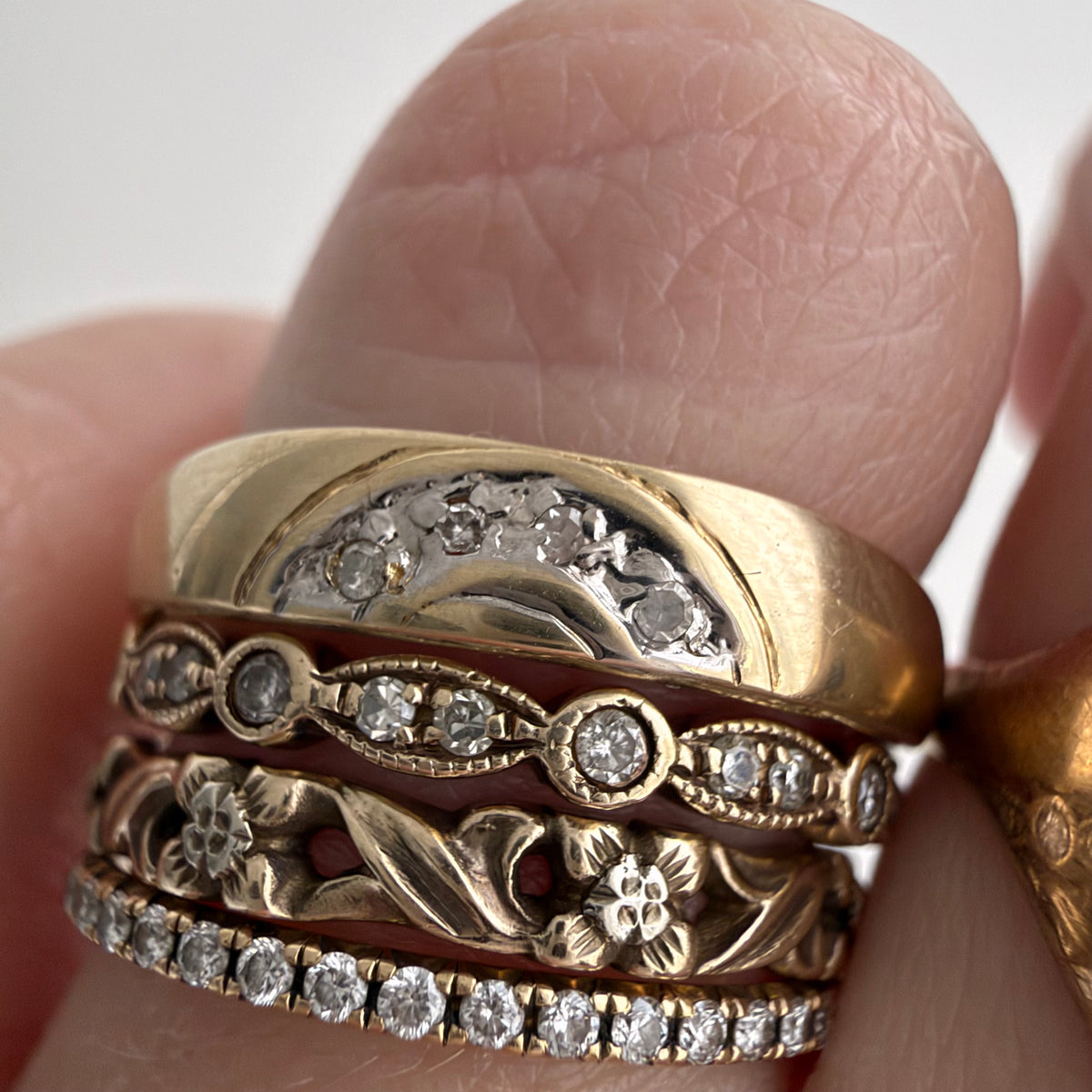 V I N T A G E // messy rainbow / 10k yellow gold and diamond tapered band / size 7+