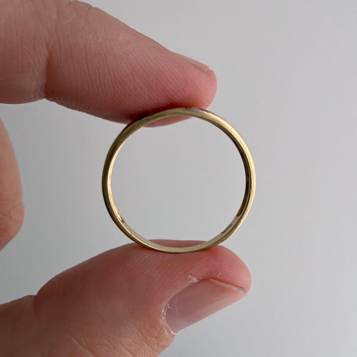 V I N T A G E // messy rainbow / 10k yellow gold and diamond tapered band / size 7+