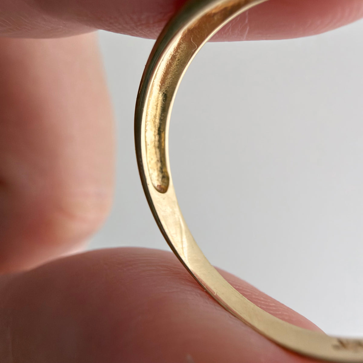 V I N T A G E // messy rainbow / 10k yellow gold and diamond tapered band / size 7+