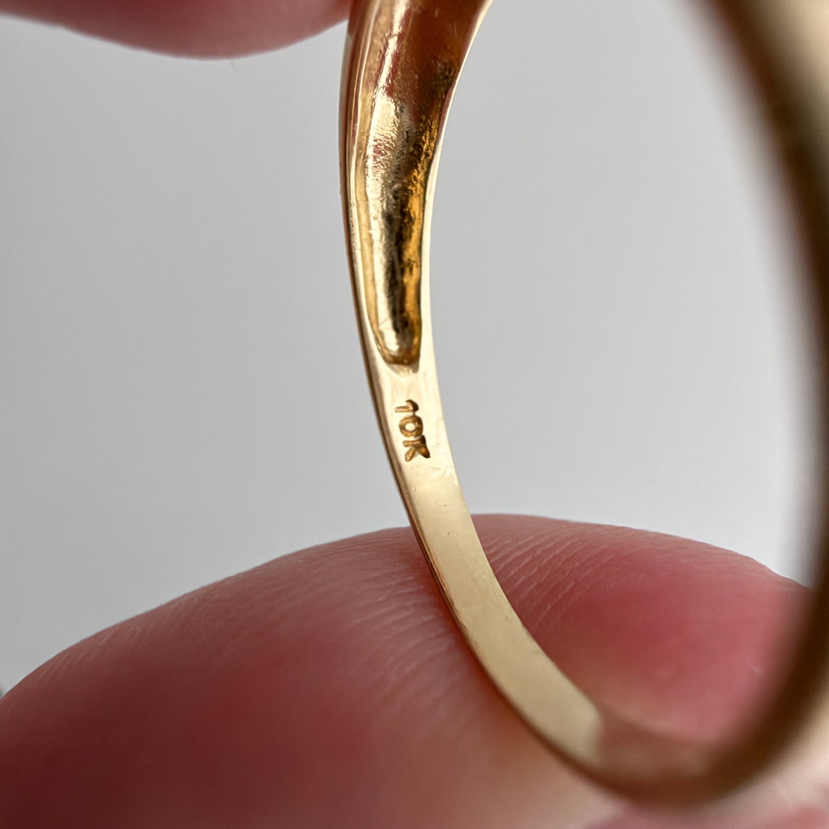 V I N T A G E // messy rainbow / 10k yellow gold and diamond tapered band / size 7+