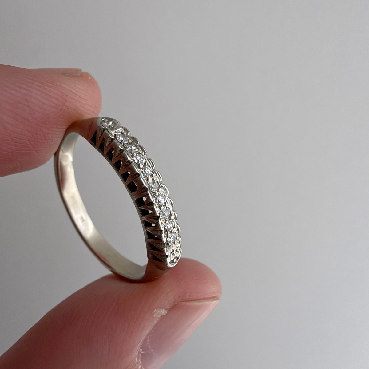 V I N T A G E // bloom and sparkle sandwich / 14k white gold nine diamond band / size 5.75