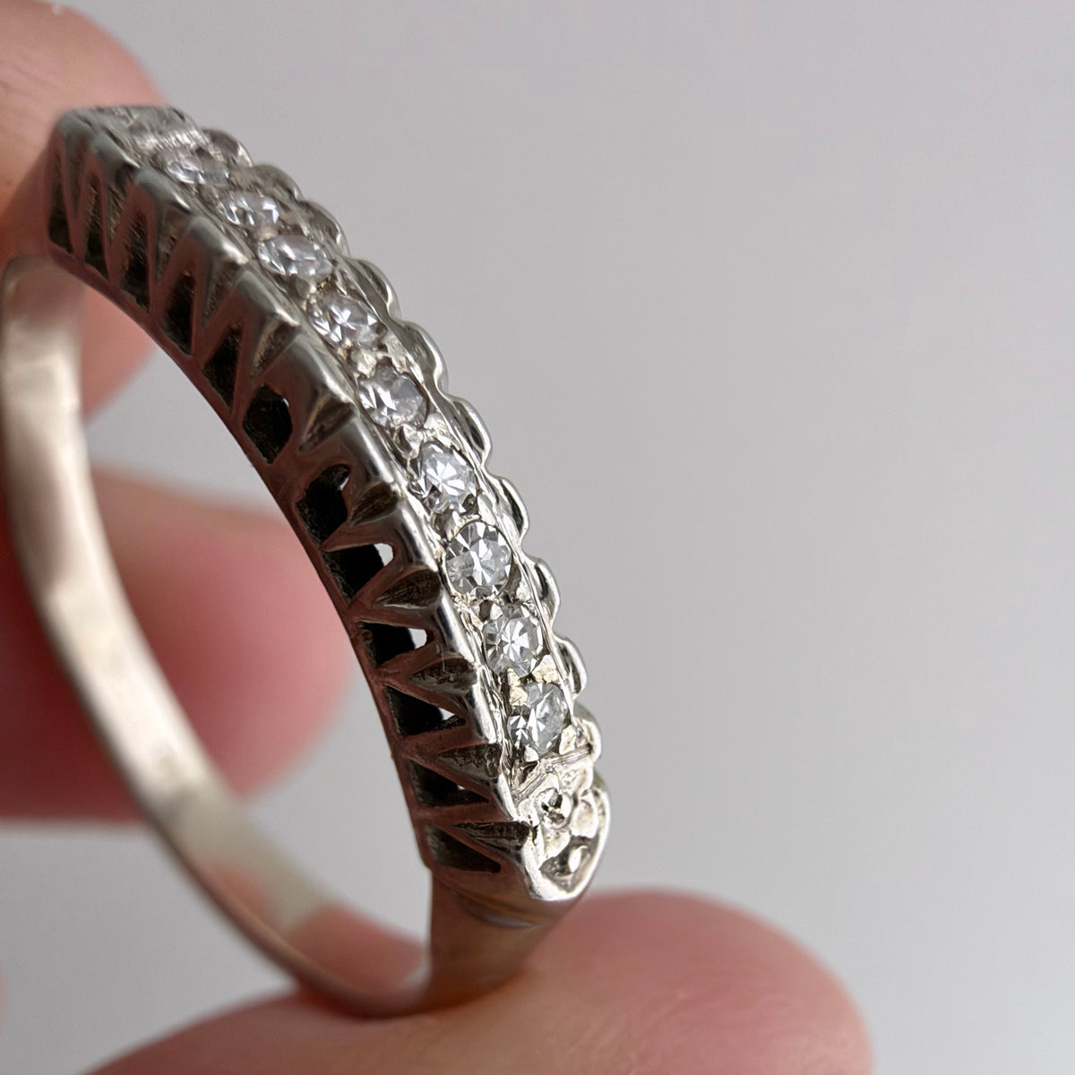 V I N T A G E // bloom and sparkle sandwich / 14k white gold nine diamond band / size 5.75