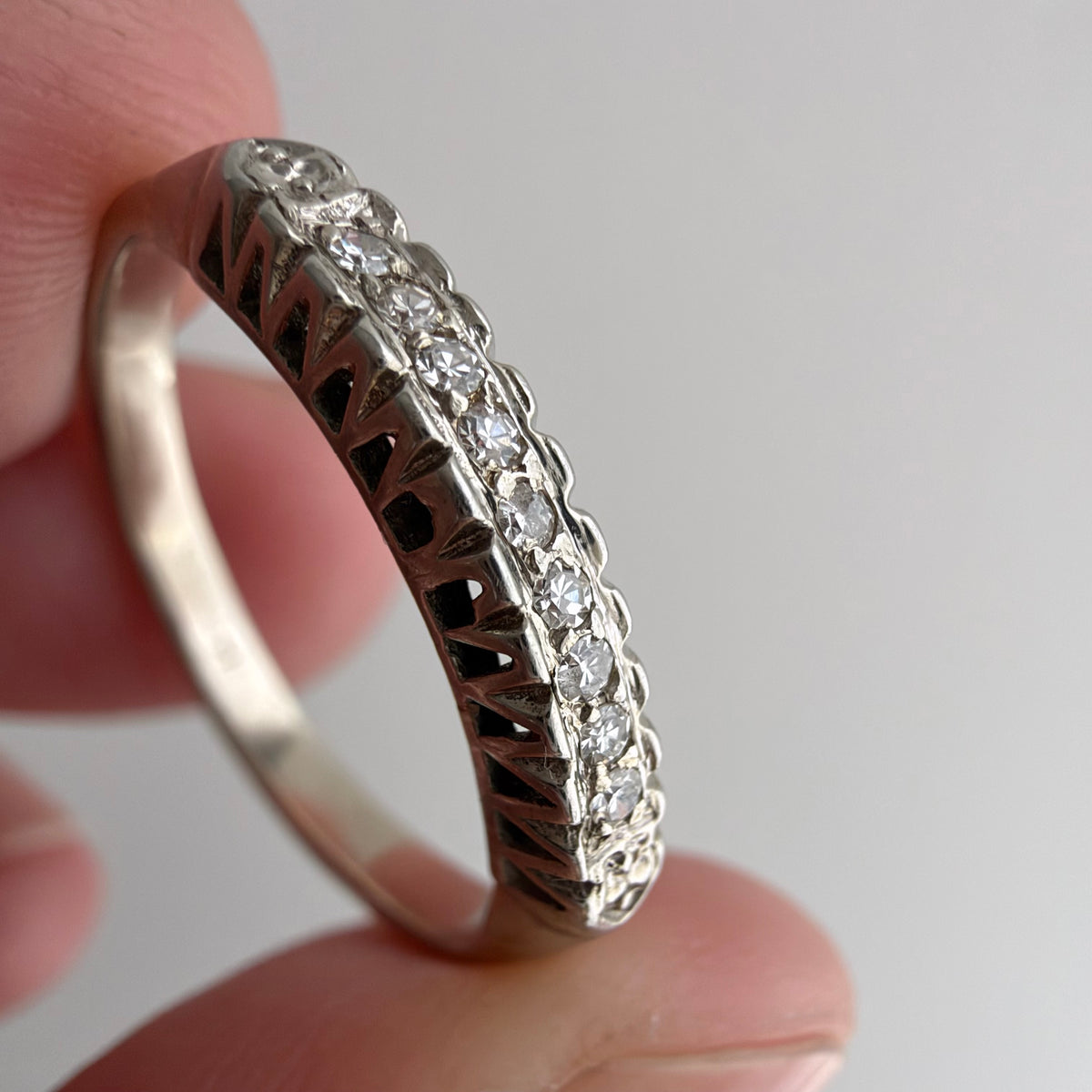 V I N T A G E // bloom and sparkle sandwich / 14k white gold nine diamond band / size 5.75