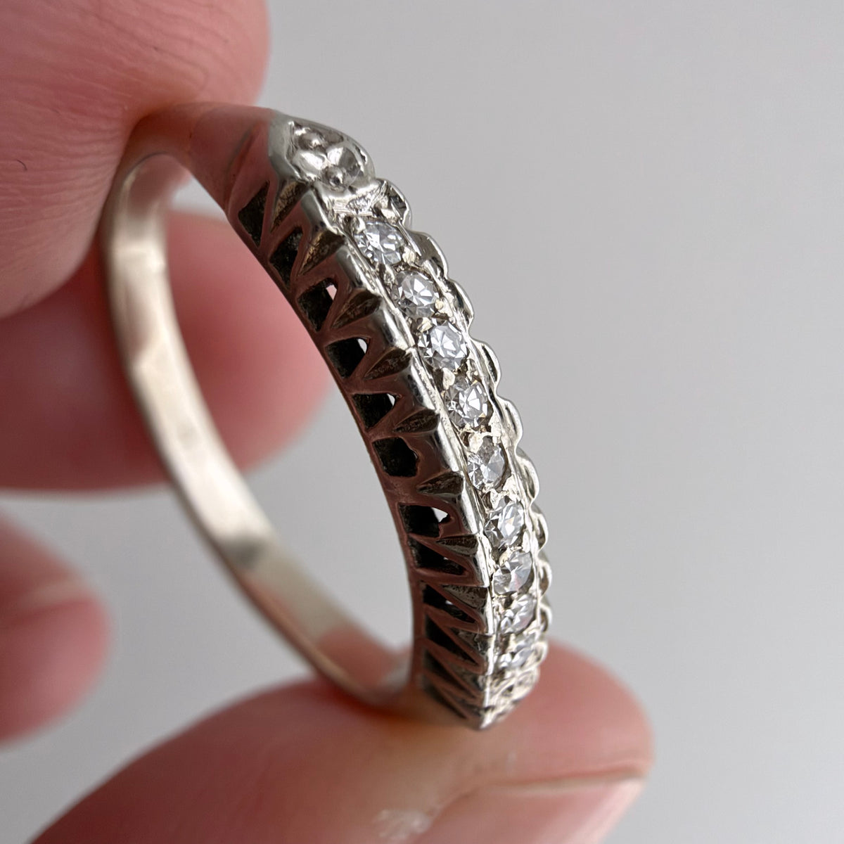 V I N T A G E // bloom and sparkle sandwich / 14k white gold nine diamond band / size 5.75