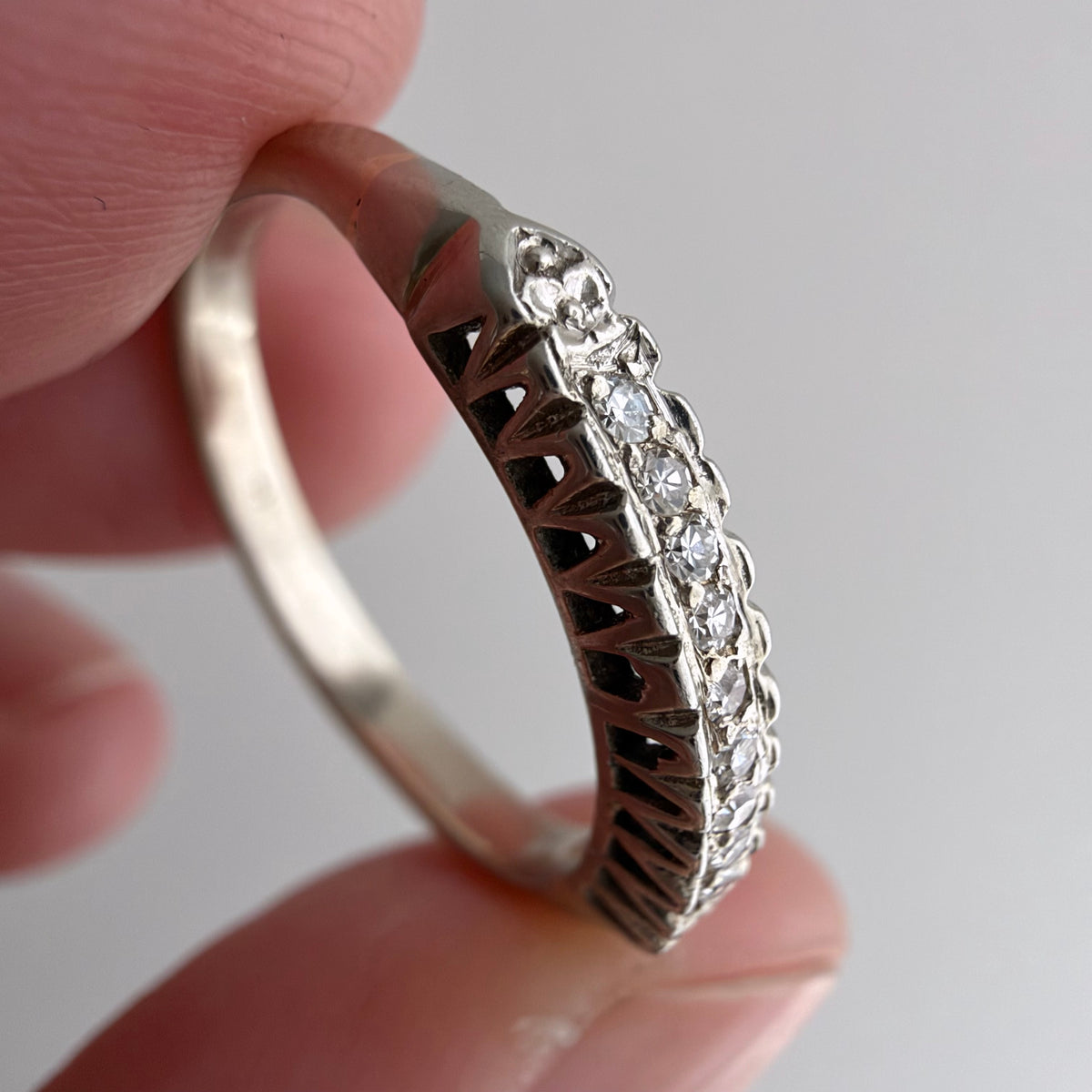 V I N T A G E // bloom and sparkle sandwich / 14k white gold nine diamond band / size 5.75