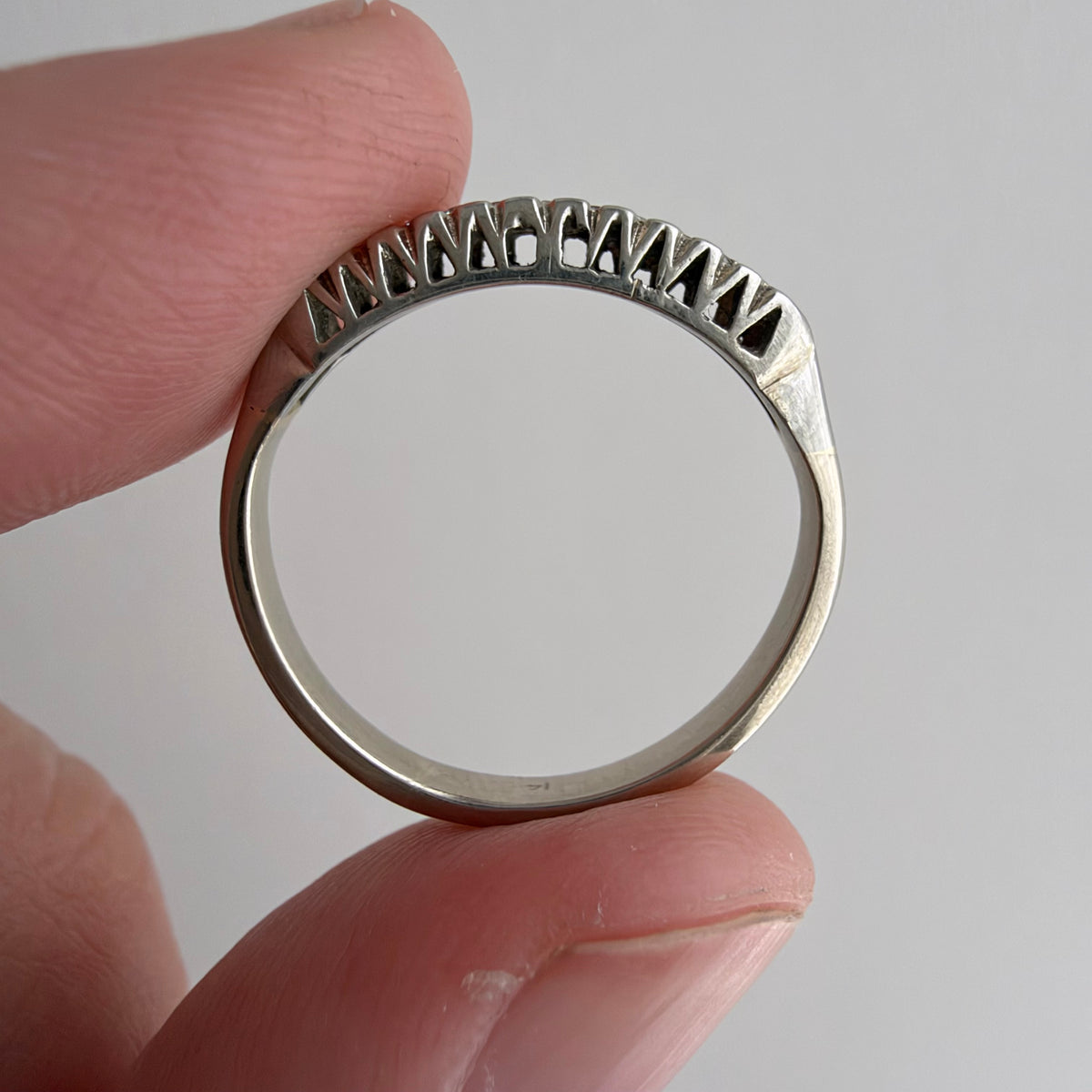 V I N T A G E // bloom and sparkle sandwich / 14k white gold nine diamond band / size 5.75