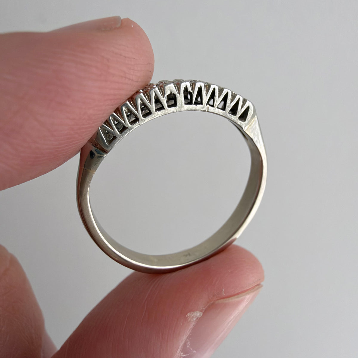 V I N T A G E // bloom and sparkle sandwich / 14k white gold nine diamond band / size 5.75