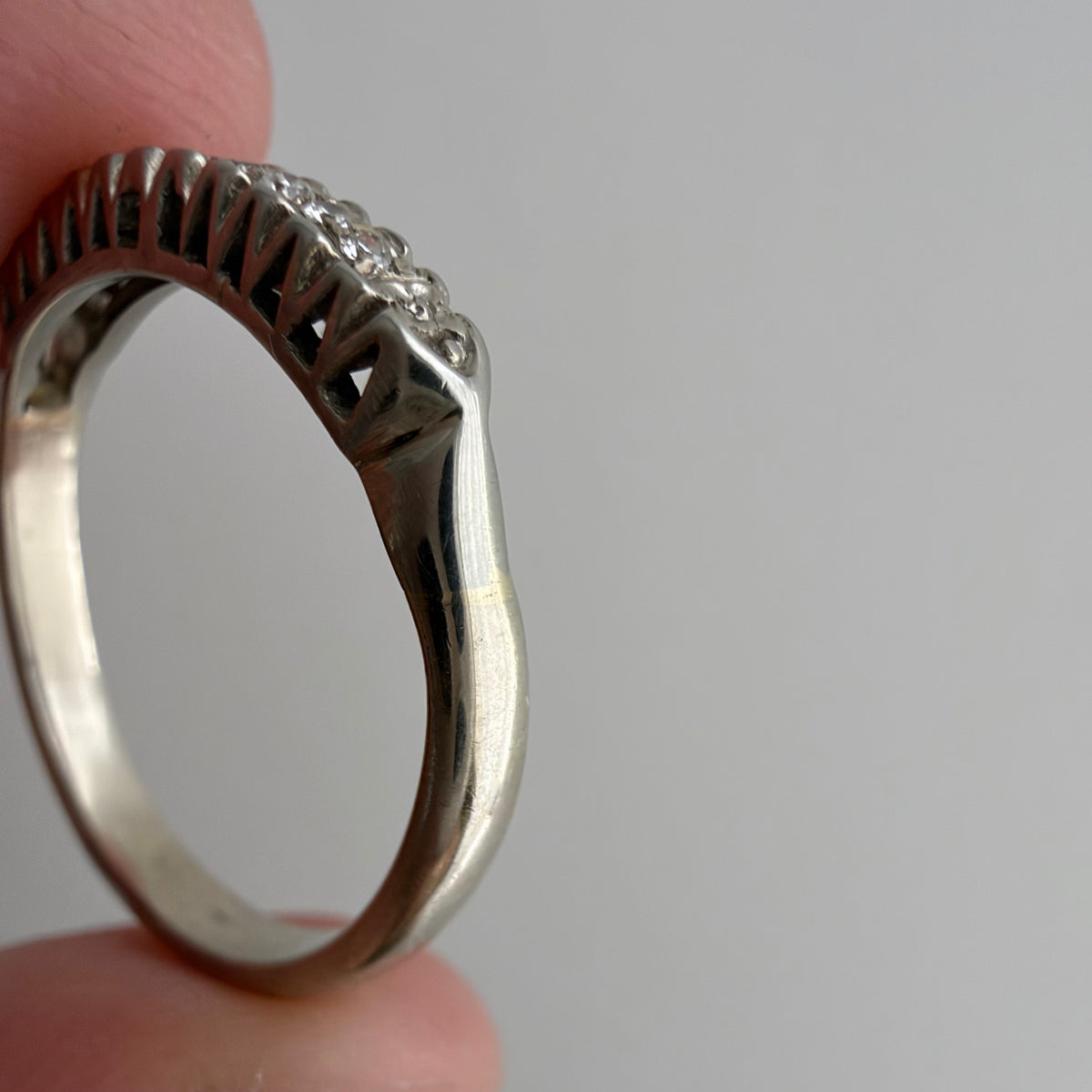 V I N T A G E // bloom and sparkle sandwich / 14k white gold nine diamond band / size 5.75