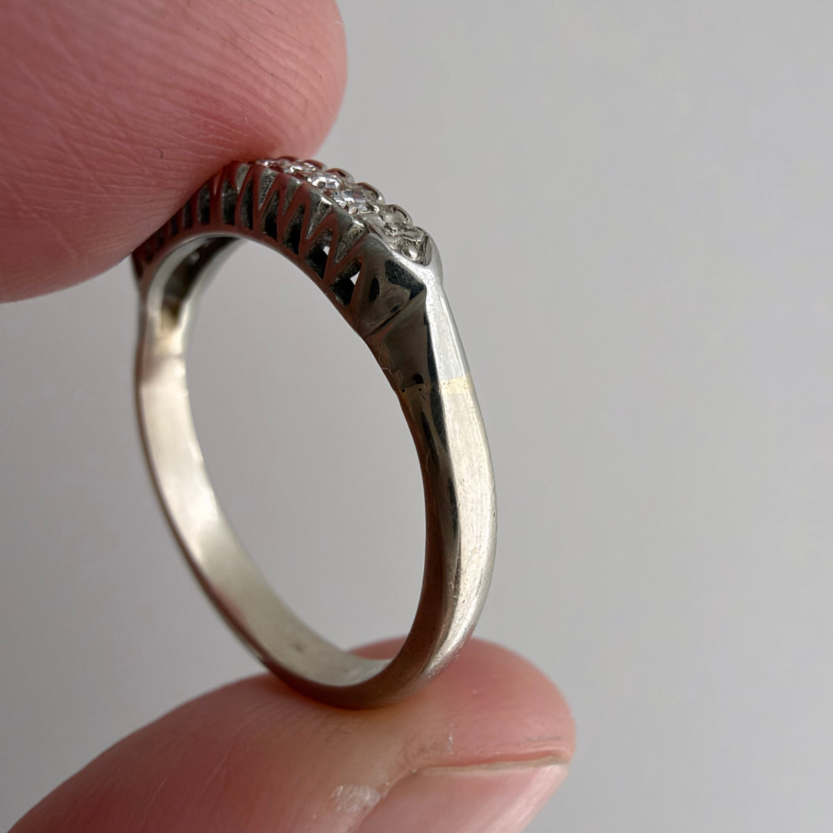 V I N T A G E // bloom and sparkle sandwich / 14k white gold nine diamond band / size 5.75