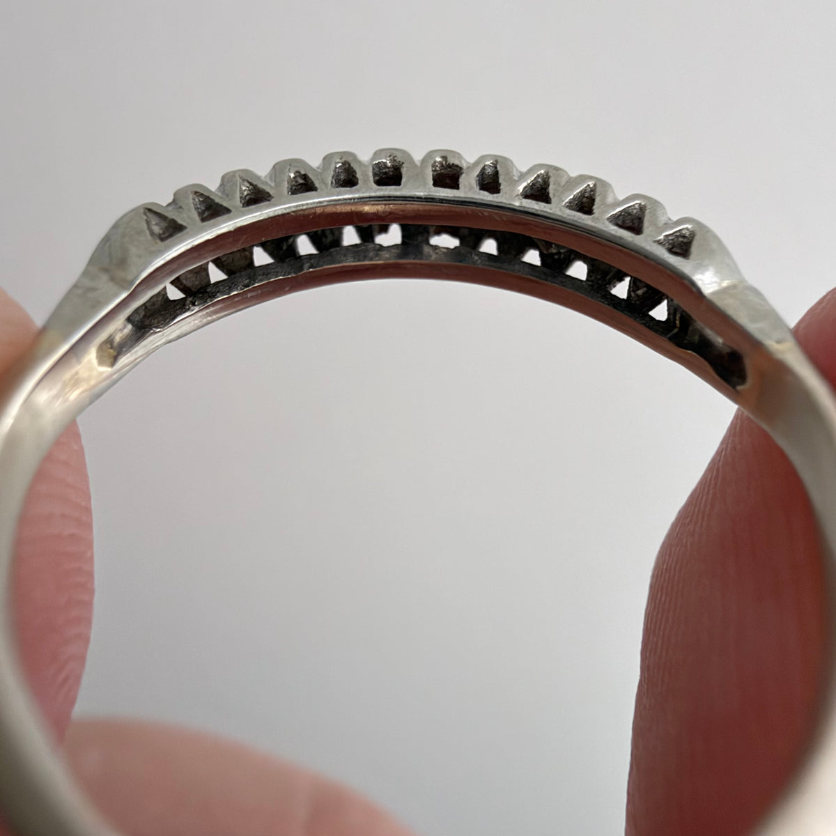 V I N T A G E // bloom and sparkle sandwich / 14k white gold nine diamond band / size 5.75