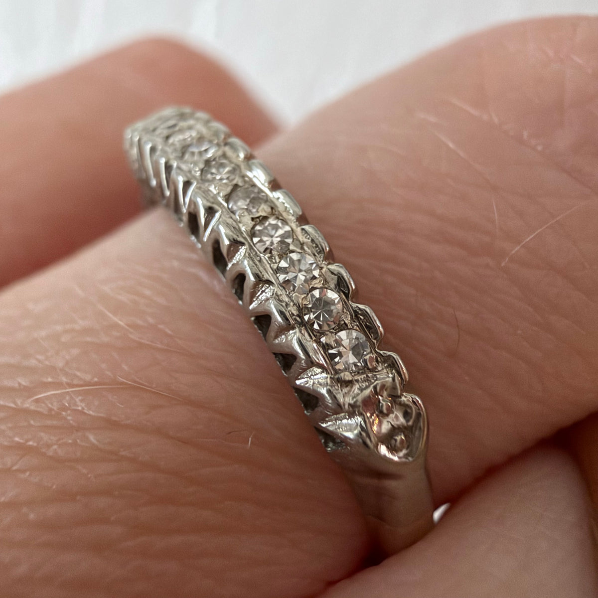 V I N T A G E // bloom and sparkle sandwich / 14k white gold nine diamond band / size 5.75