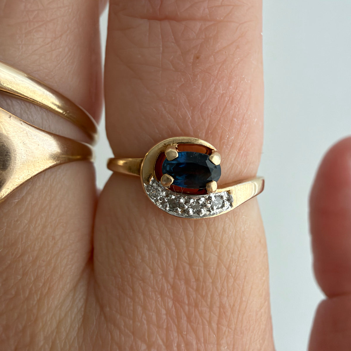 V I N T A G E // snake shape / 10k stylized snake-ish ring with topaz and diamonds / size 5.25
