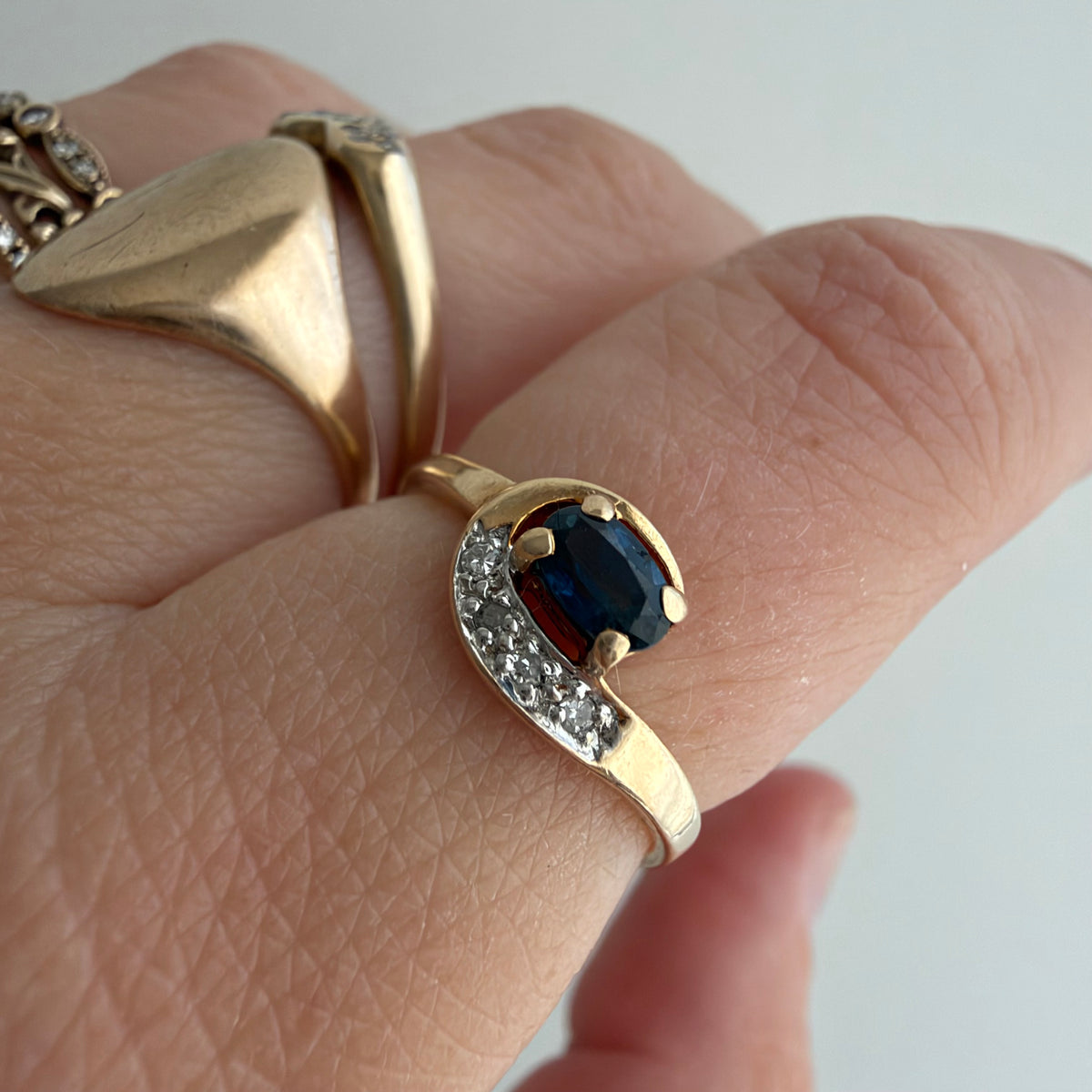 V I N T A G E // snake shape / 10k stylized snake-ish ring with topaz and diamonds / size 5.25
