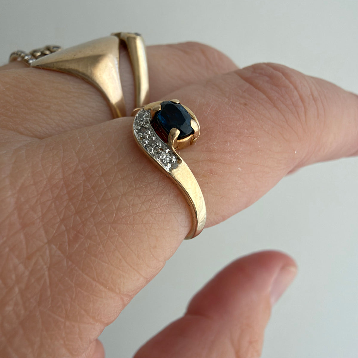 V I N T A G E // snake shape / 10k stylized snake-ish ring with topaz and diamonds / size 5.25